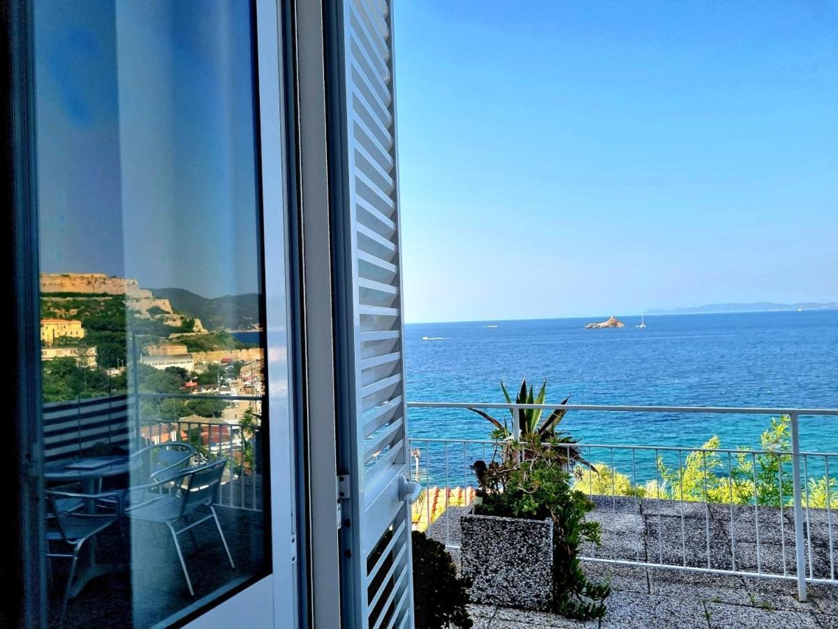 Appartamenti La Terrazza Sulle Ghiaie - Goelba Portoferraio Εξωτερικό φωτογραφία